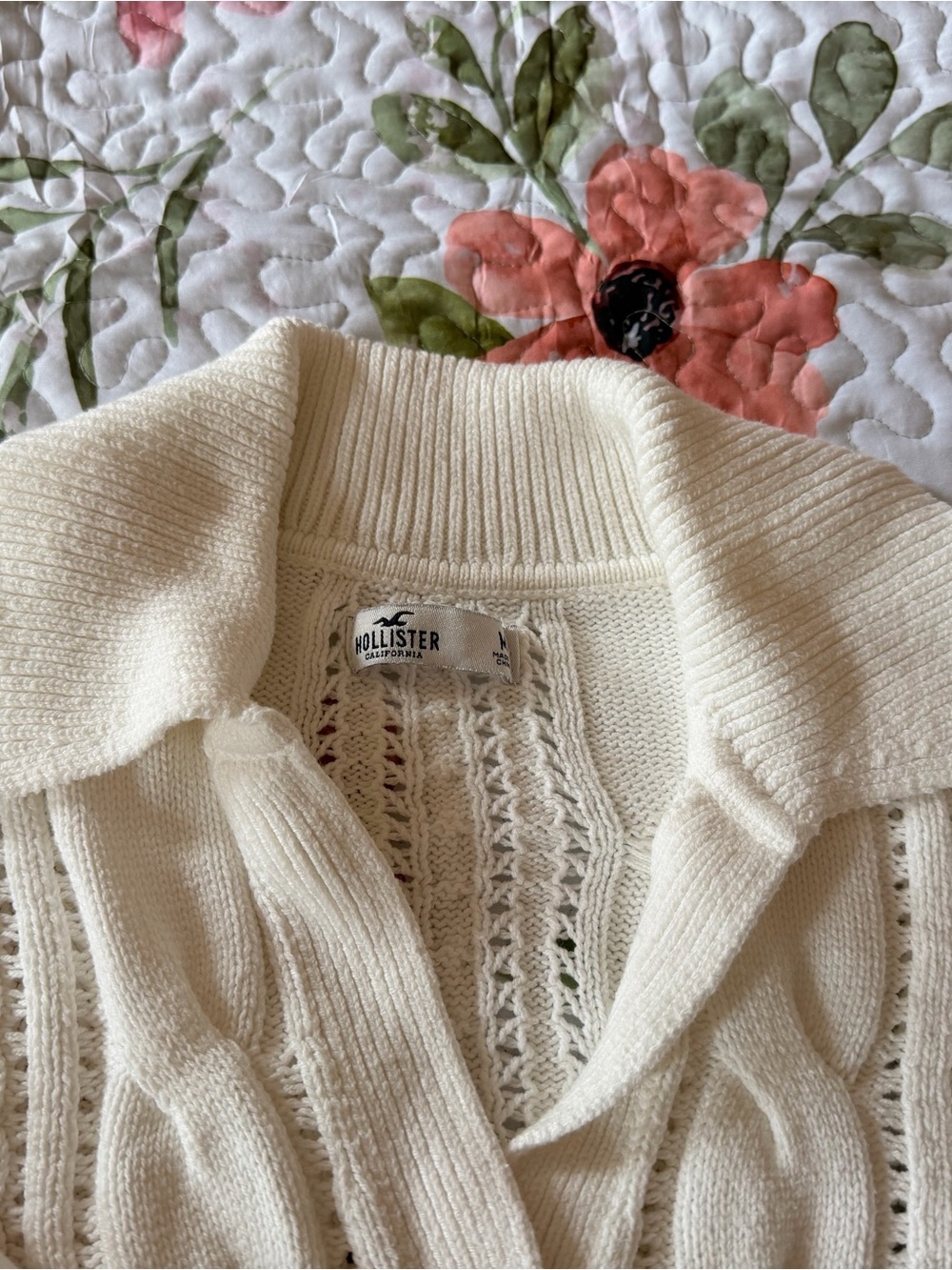 Hollister Cream Cropped Sweater - Picture 3 of 4